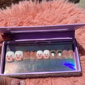 This little piggy press in nails